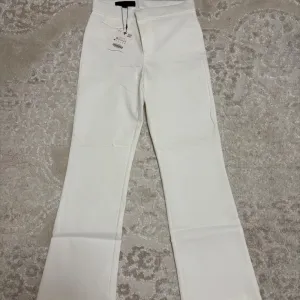 potpuno nove ZARA pantalone