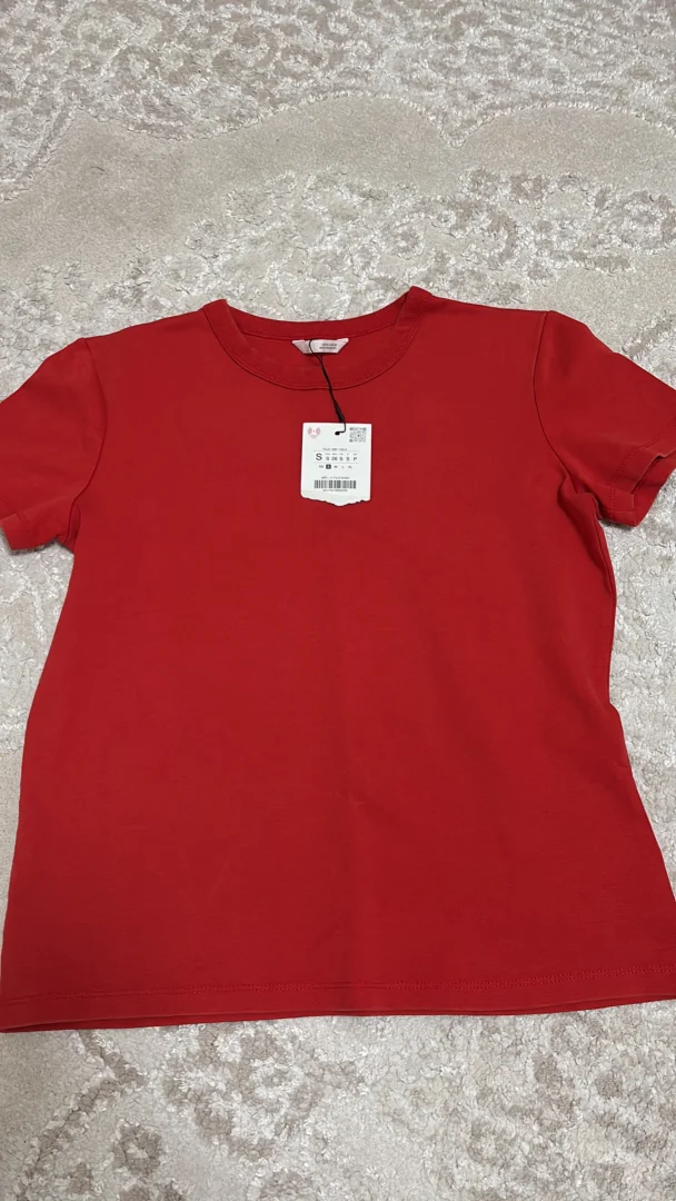 Potpuno nova Zara majica