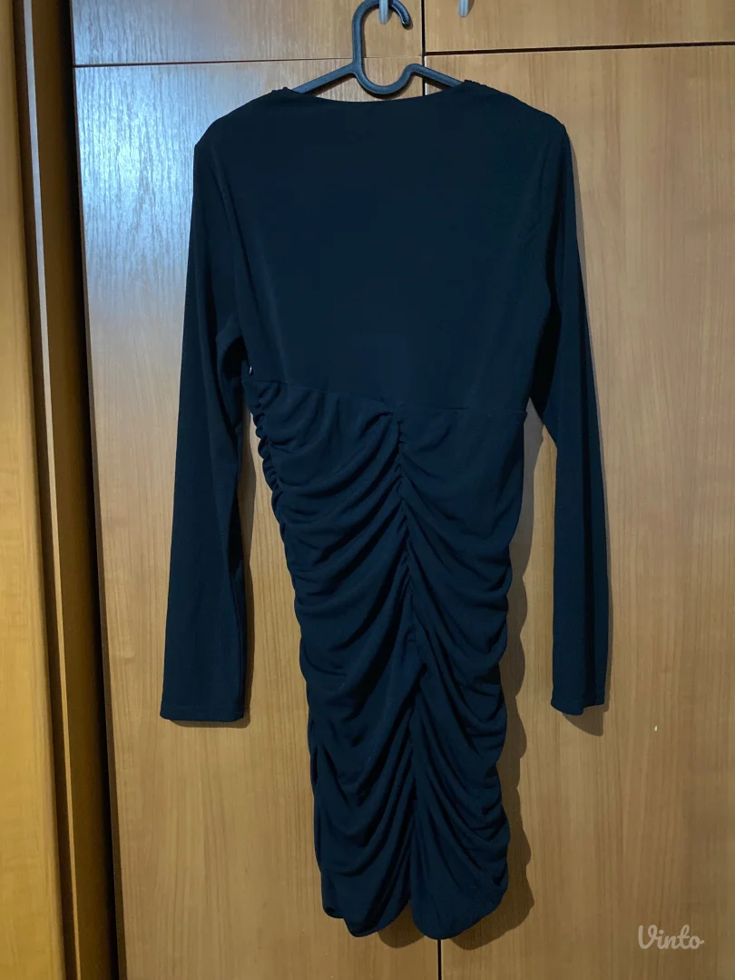 Zara prelepa crna haljina