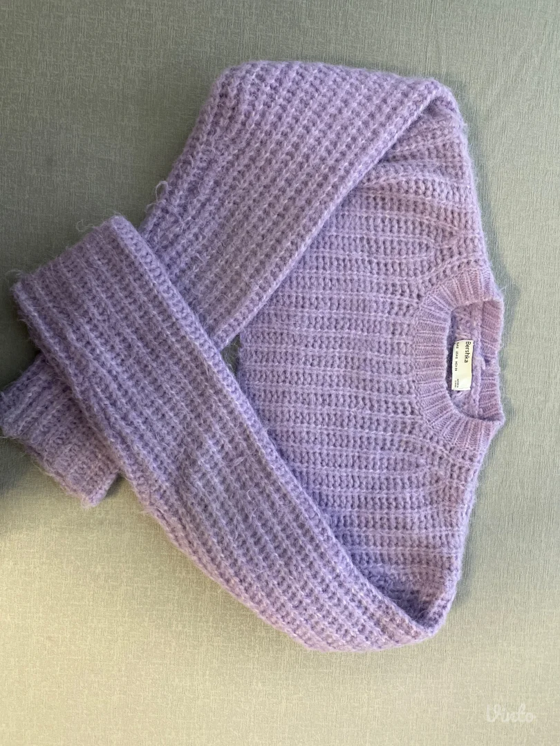 Bershka atraktivni dzemper rukavi u prelepoj lila boji