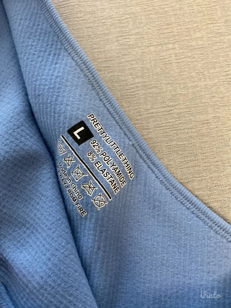 Pretty Little Thing baby blue haljina na jedno rame