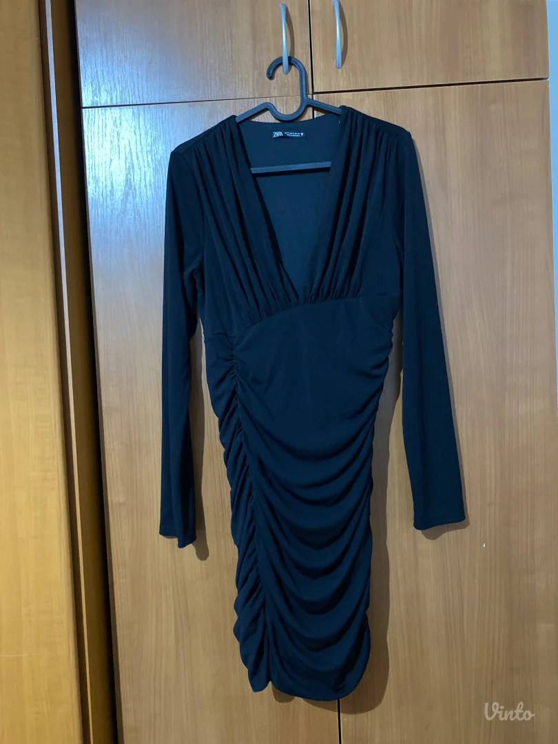 Zara prelepa crna haljina