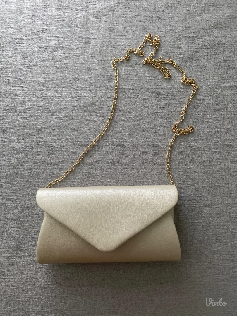 Prelepa bez svecana torbica