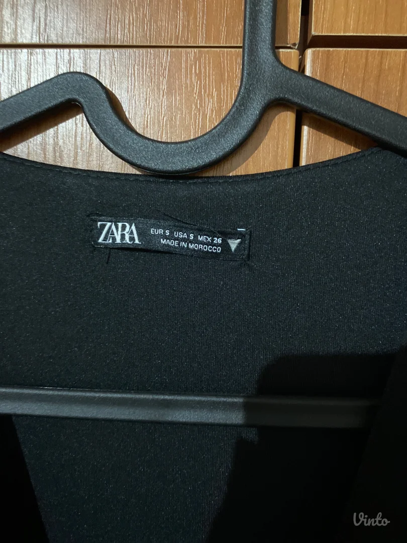 Zara prelepa crna haljina