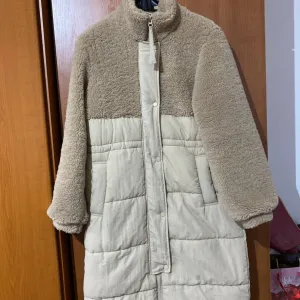 Prelepa i pretopla moderna zimska jakna