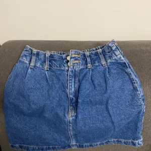 Pull and bear mini teksas suknja