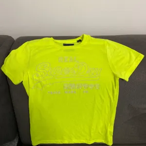 Super dry neon majica