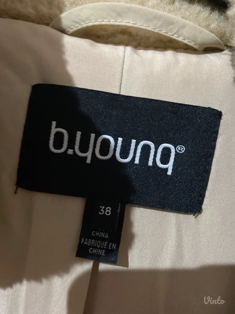 Prelepa i pretopla moderna zimska jakna