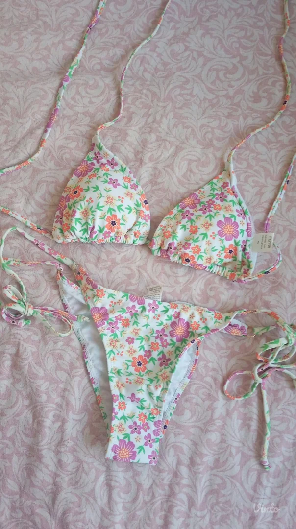 Cvetni bikini