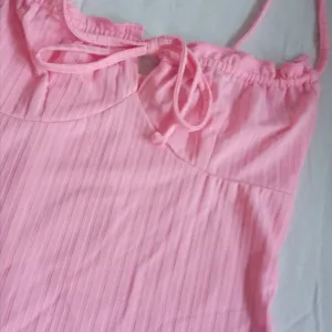 Roze letnja haljinica