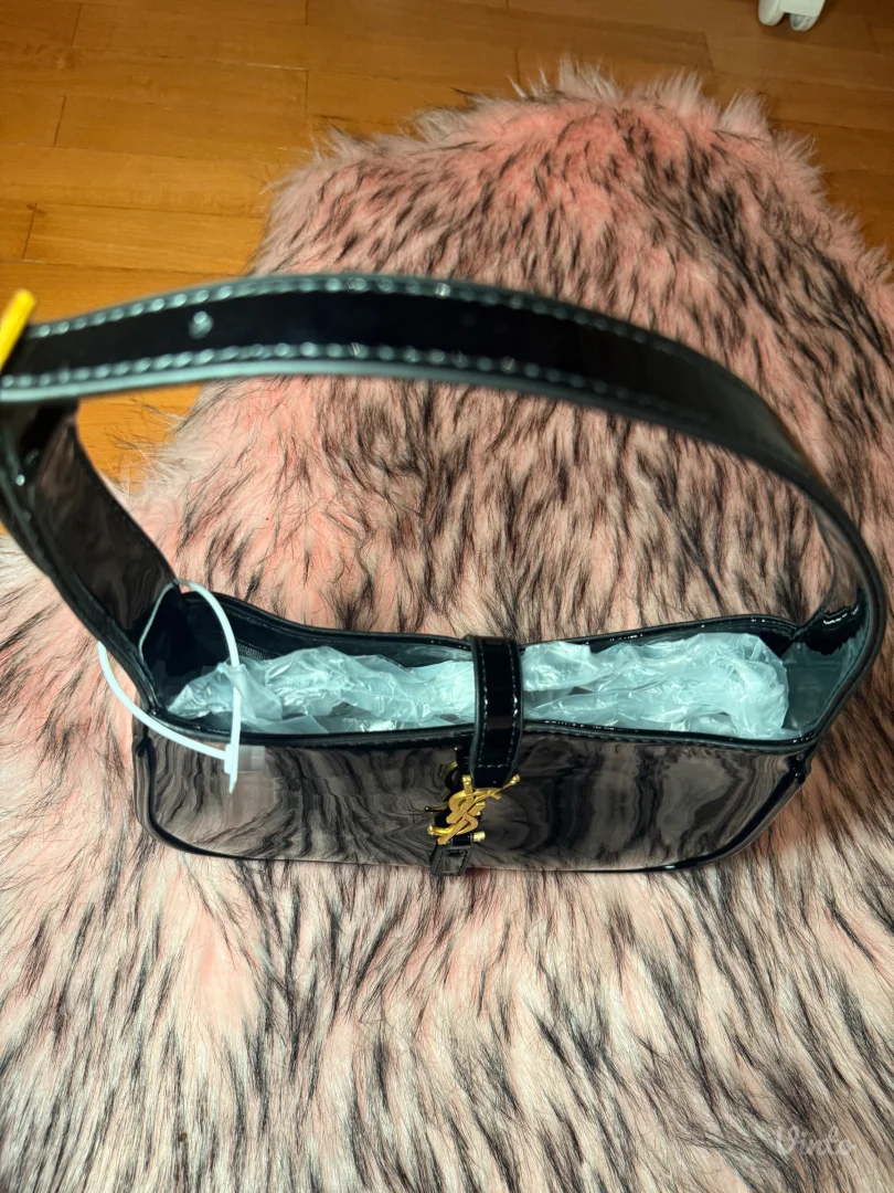 Saint Laurent le 5 à 7 torbica