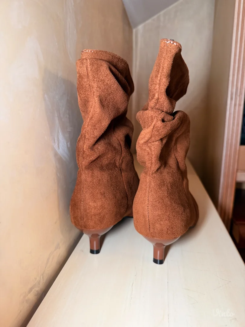 Cizmice sa stiklom (nove)