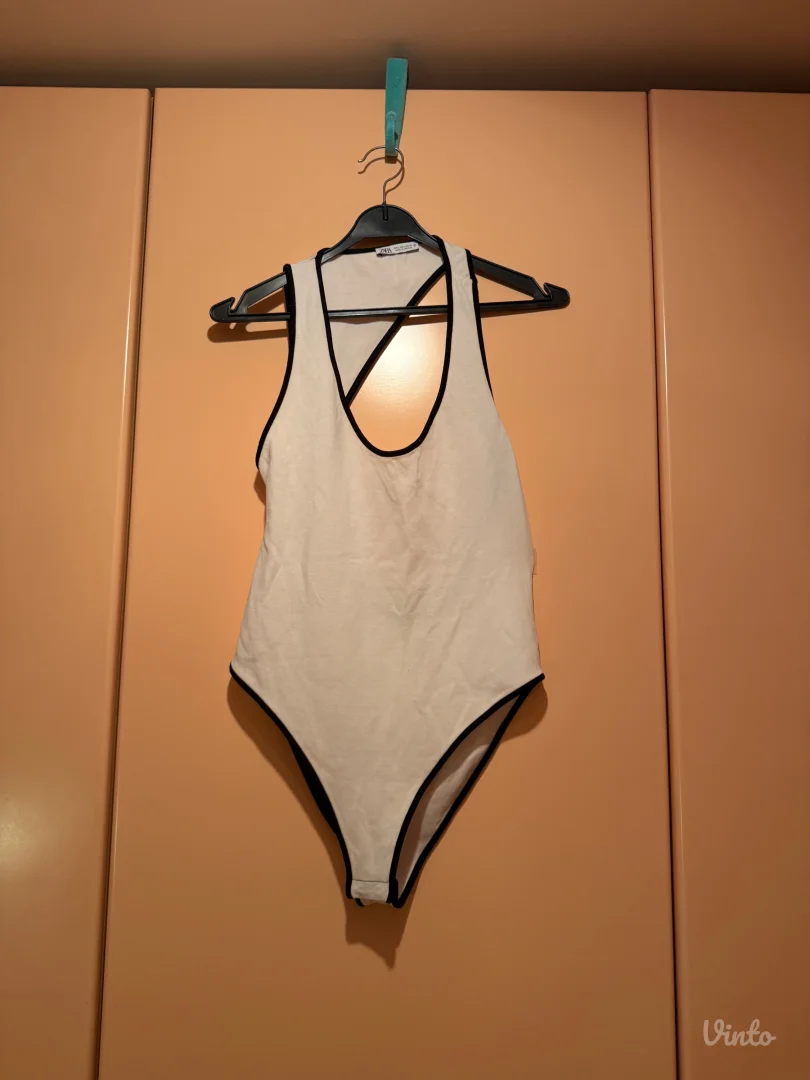 Zara asimetricni bodi
