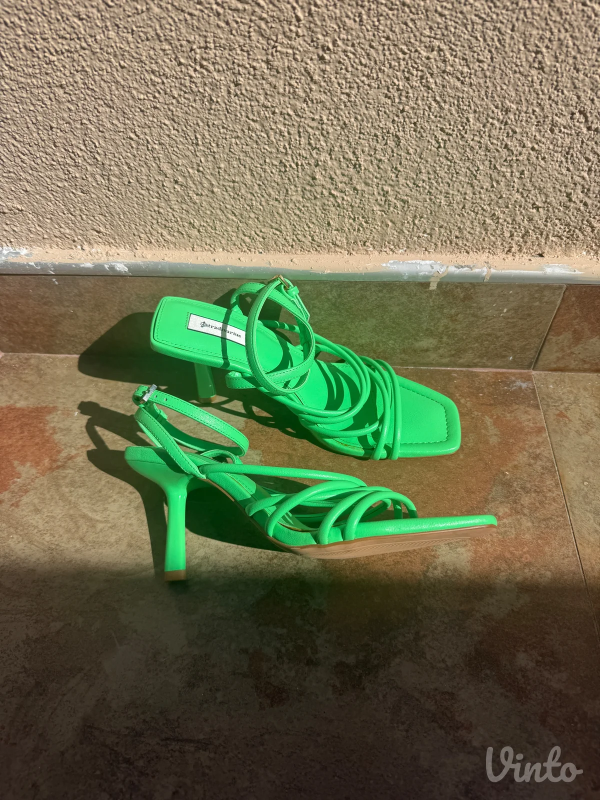 Stradivarius stikle NOVE