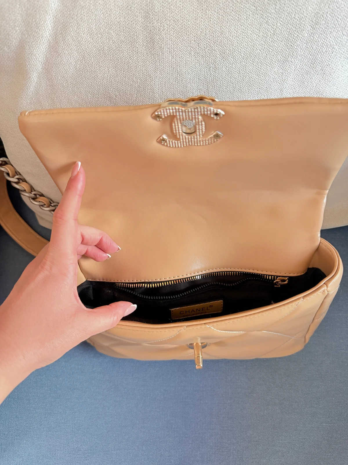 Chanel tasna