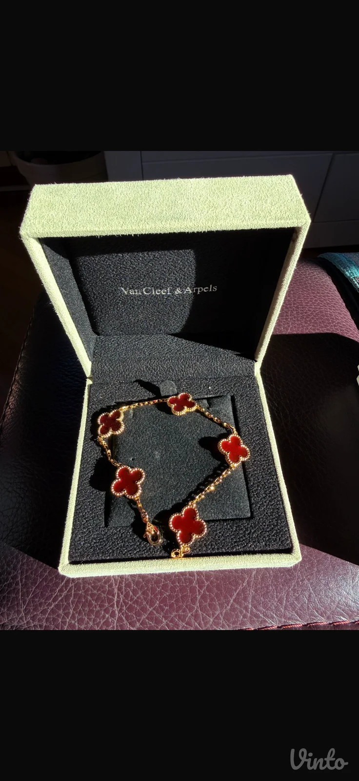 Van Cleef crvena narukvica