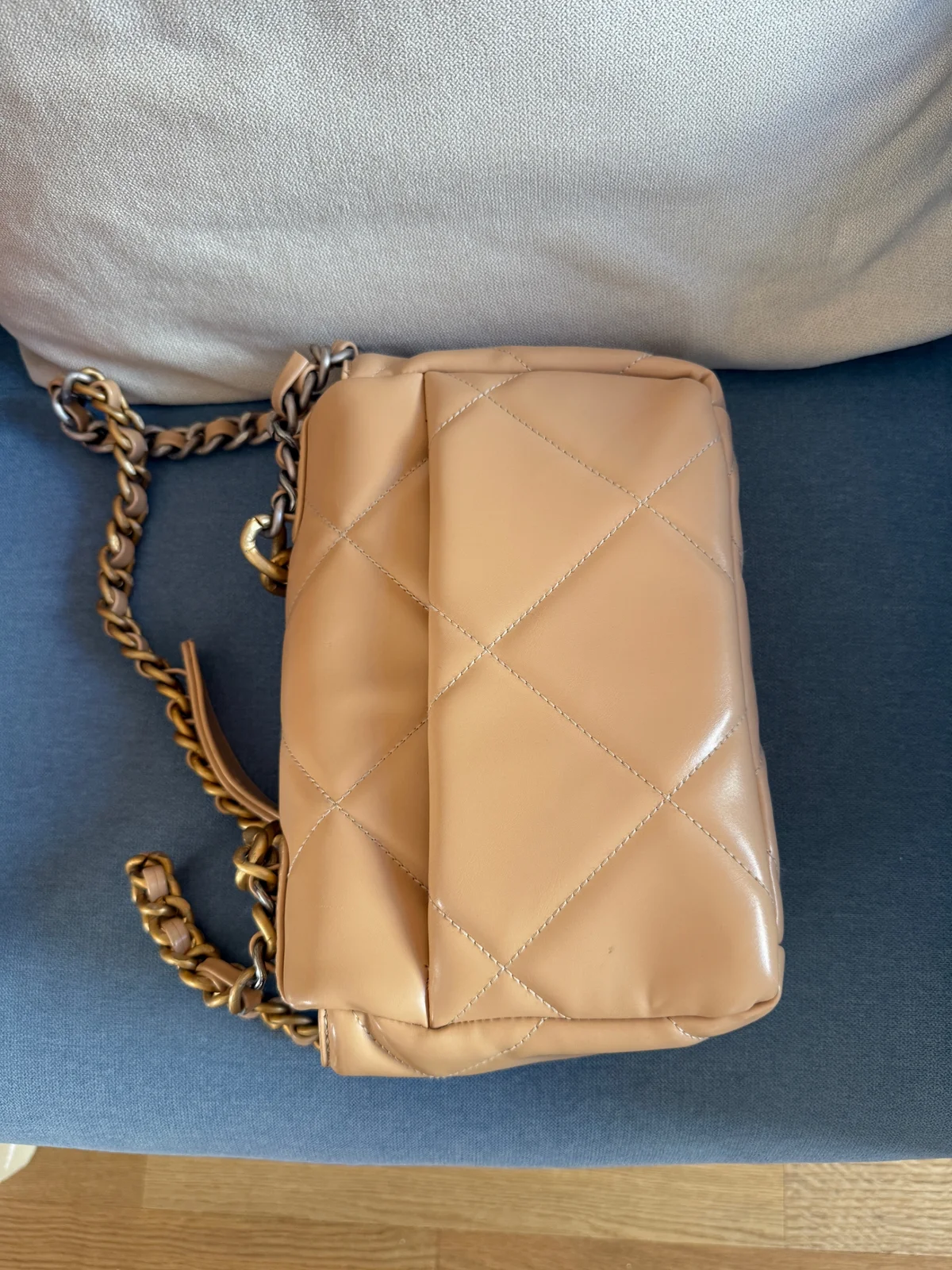 Chanel tasna