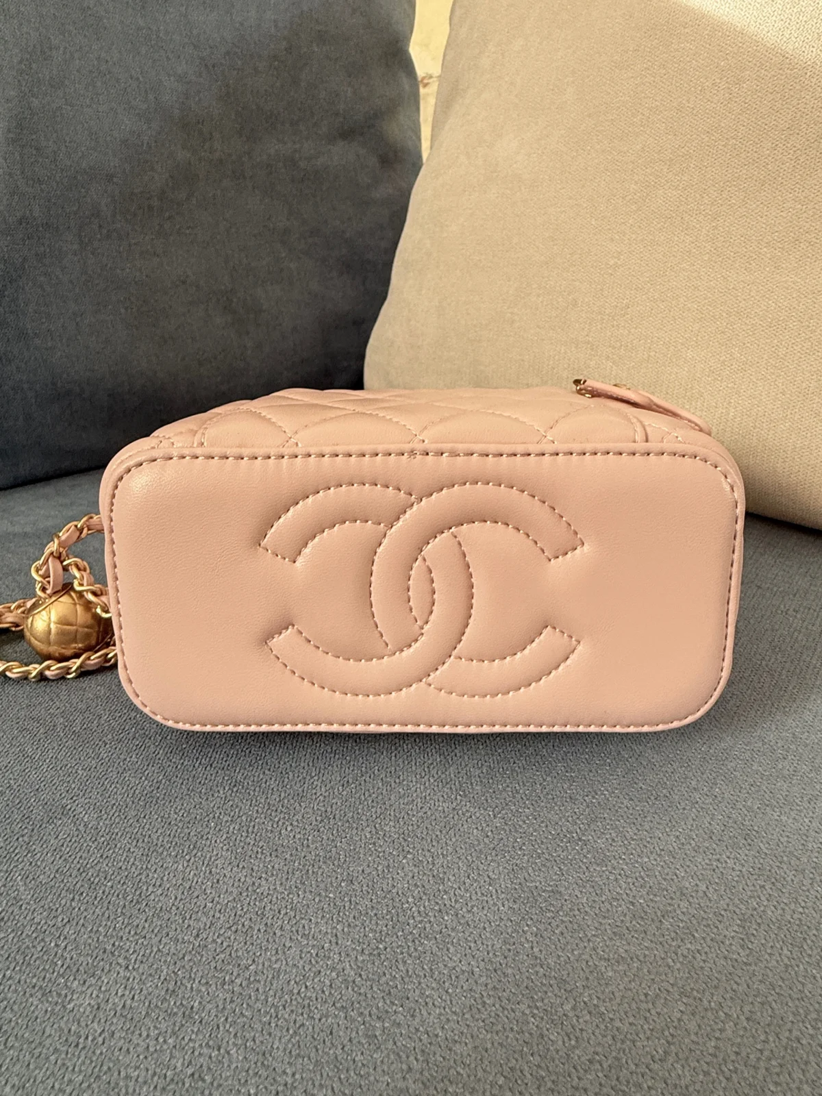 Chanel Vanity torbica nova