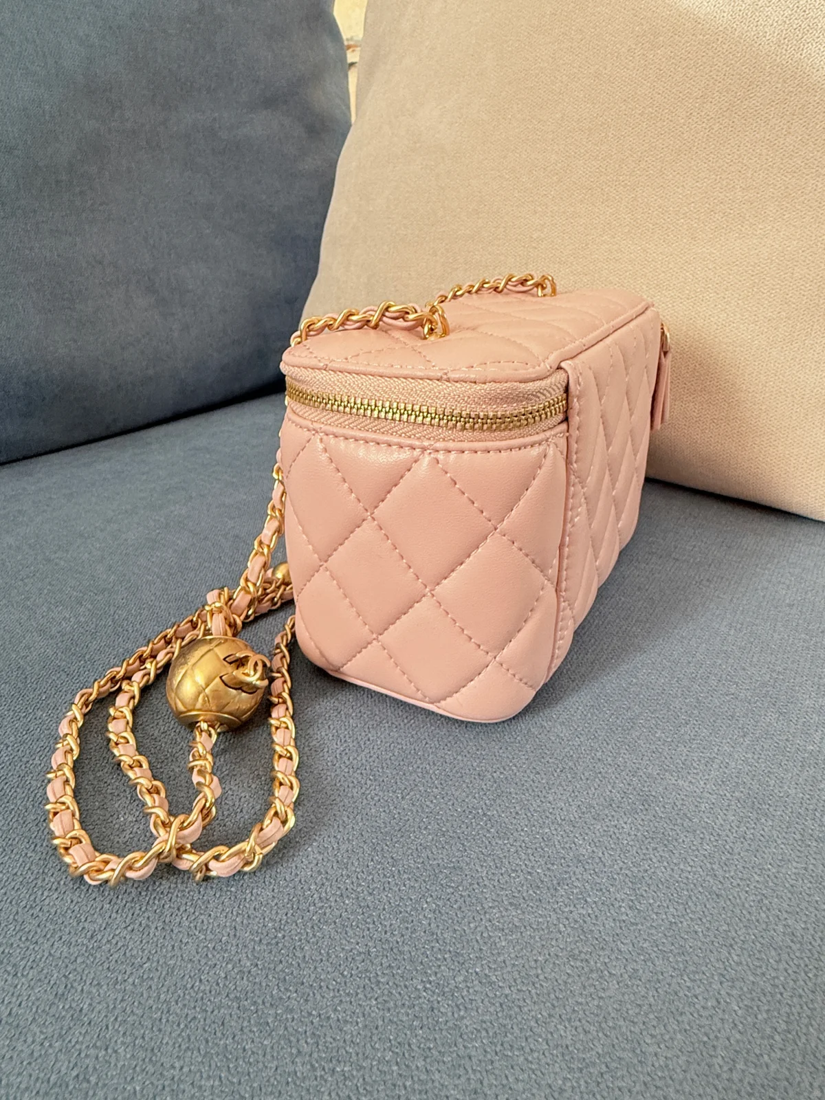 Chanel Vanity torbica nova