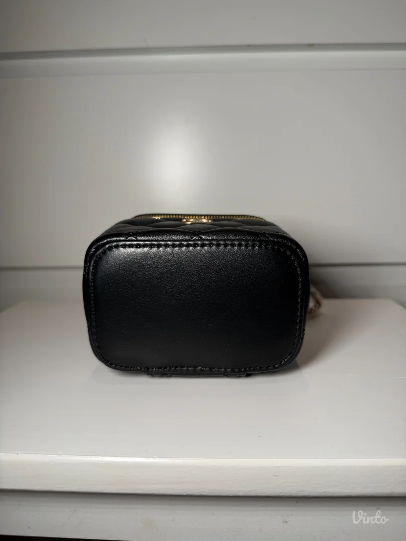 Chanel mini vanity pearl torbica