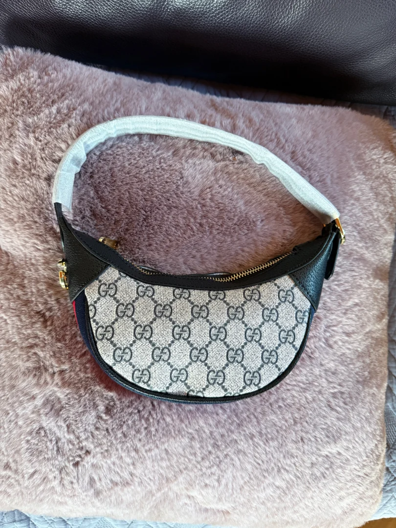 Gucci half moon torbica