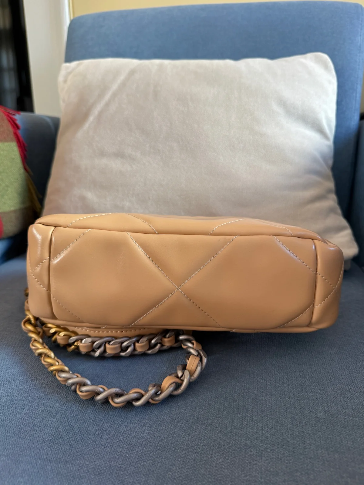 Chanel tasna