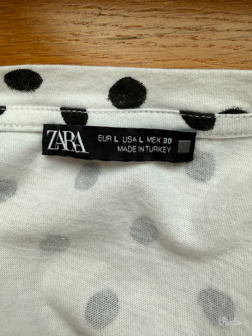 Zara majica na V izrez (nenosena)