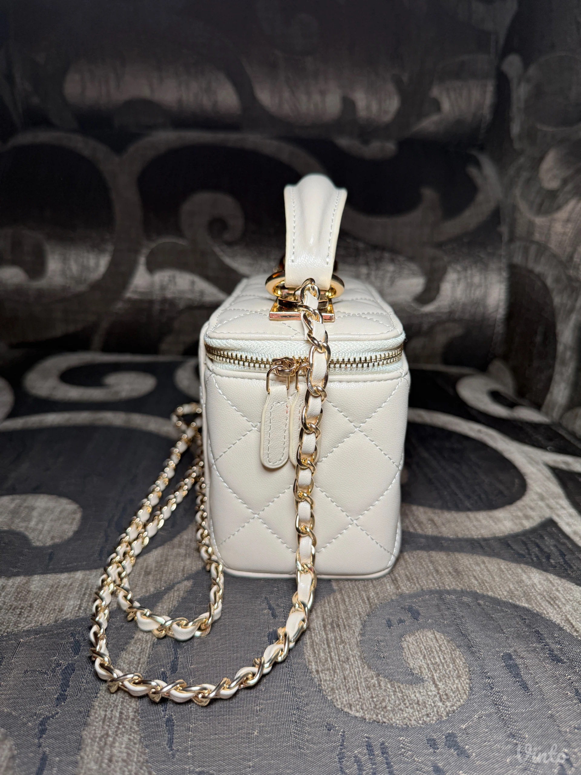 Chanel vanity torbica