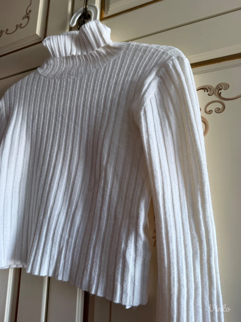 Bershka dzemper rolka