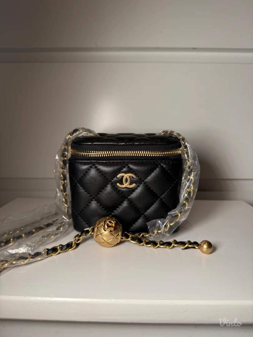 Chanel mini vanity pearl torbica