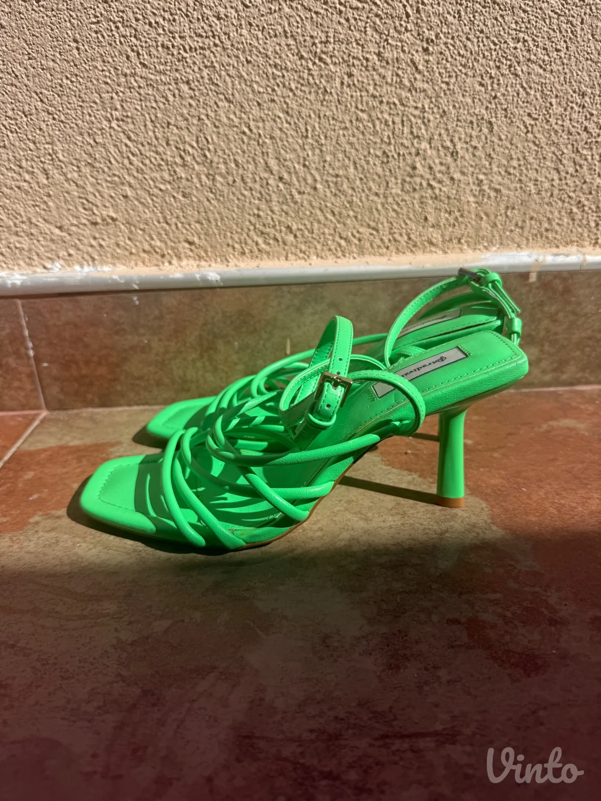 Stradivarius stikle NOVE