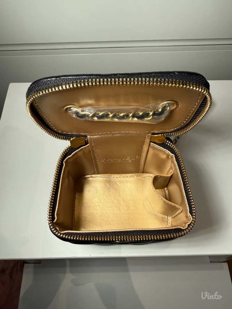 Chanel mini vanity pearl torbica