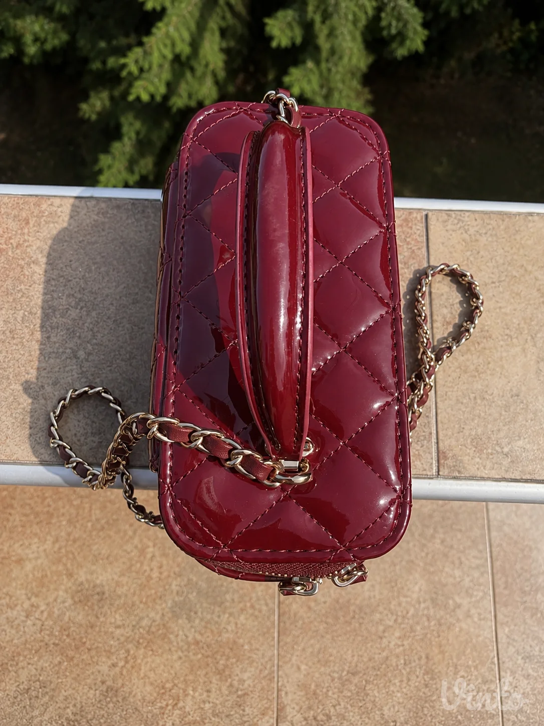 Chanel Vanity lakovana torbica