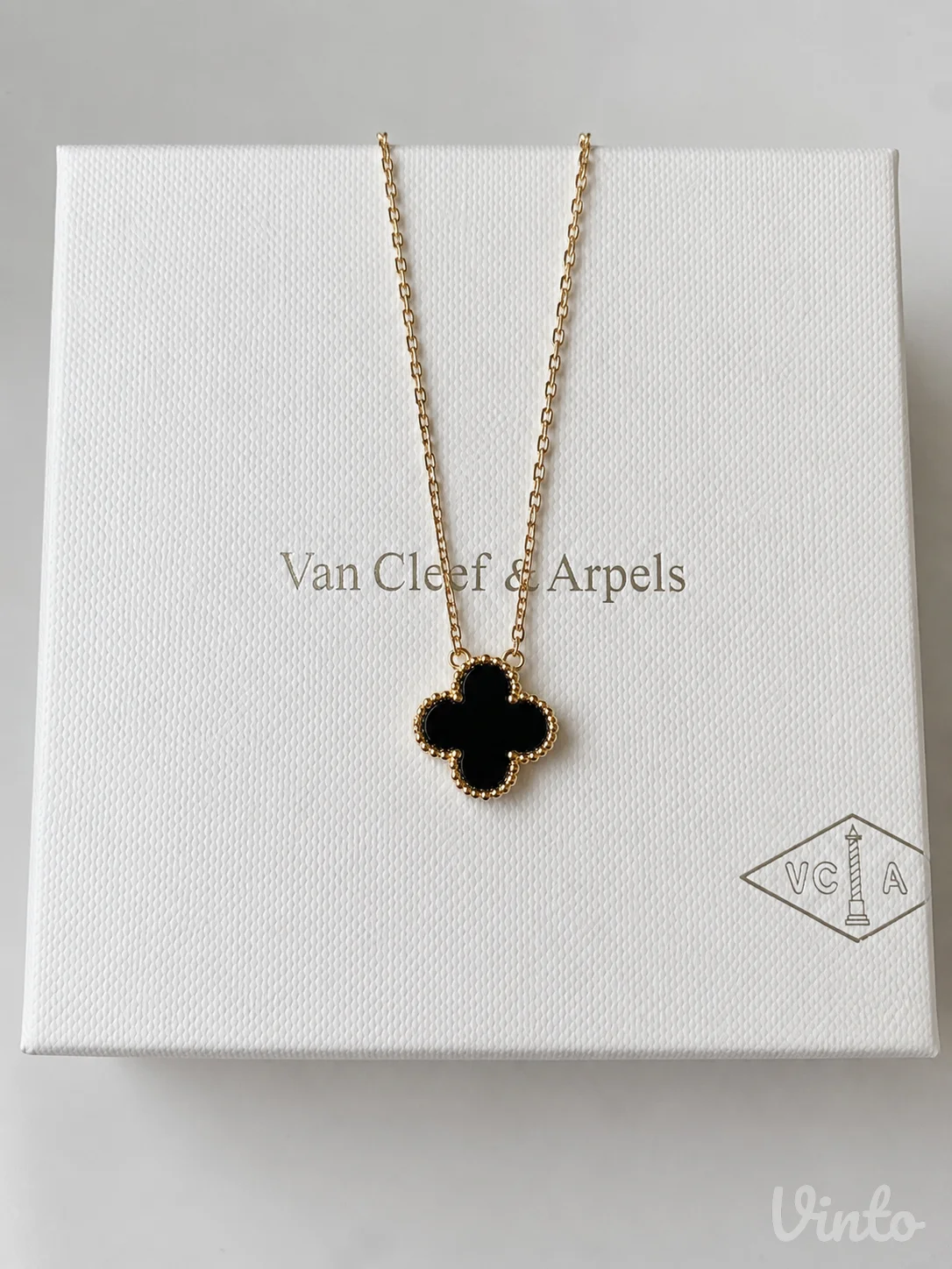 Van Cleef crna ogrlica