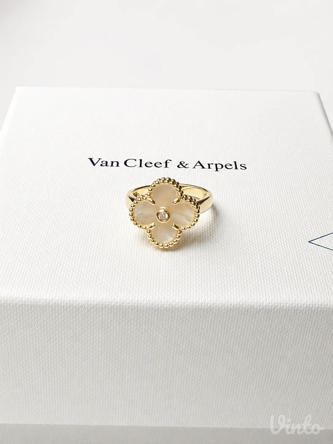Van Cleef prsten sa detelinom