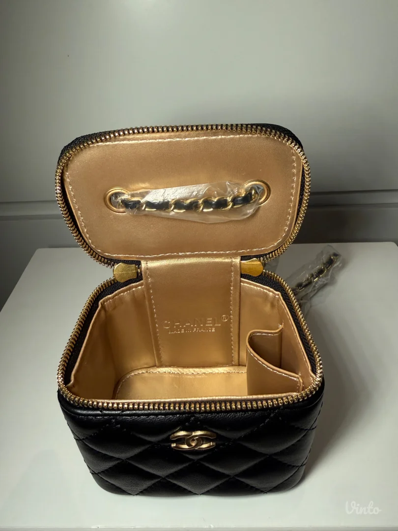 Chanel mini vanity pearl torbica