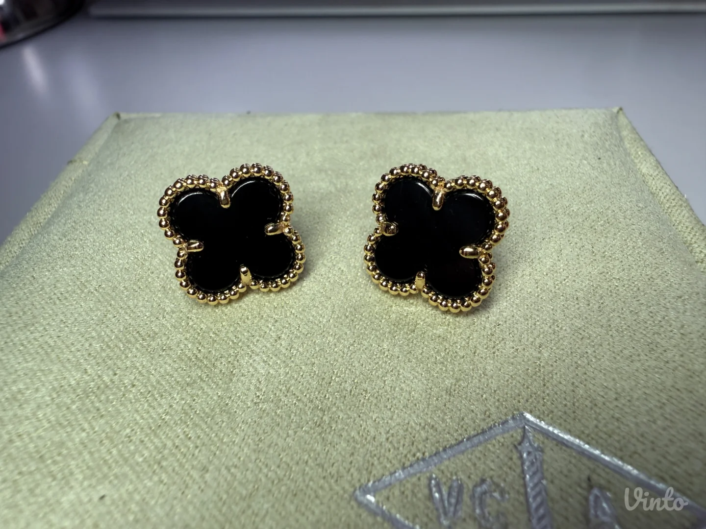 Van Cleef mindjuse sa detelinom