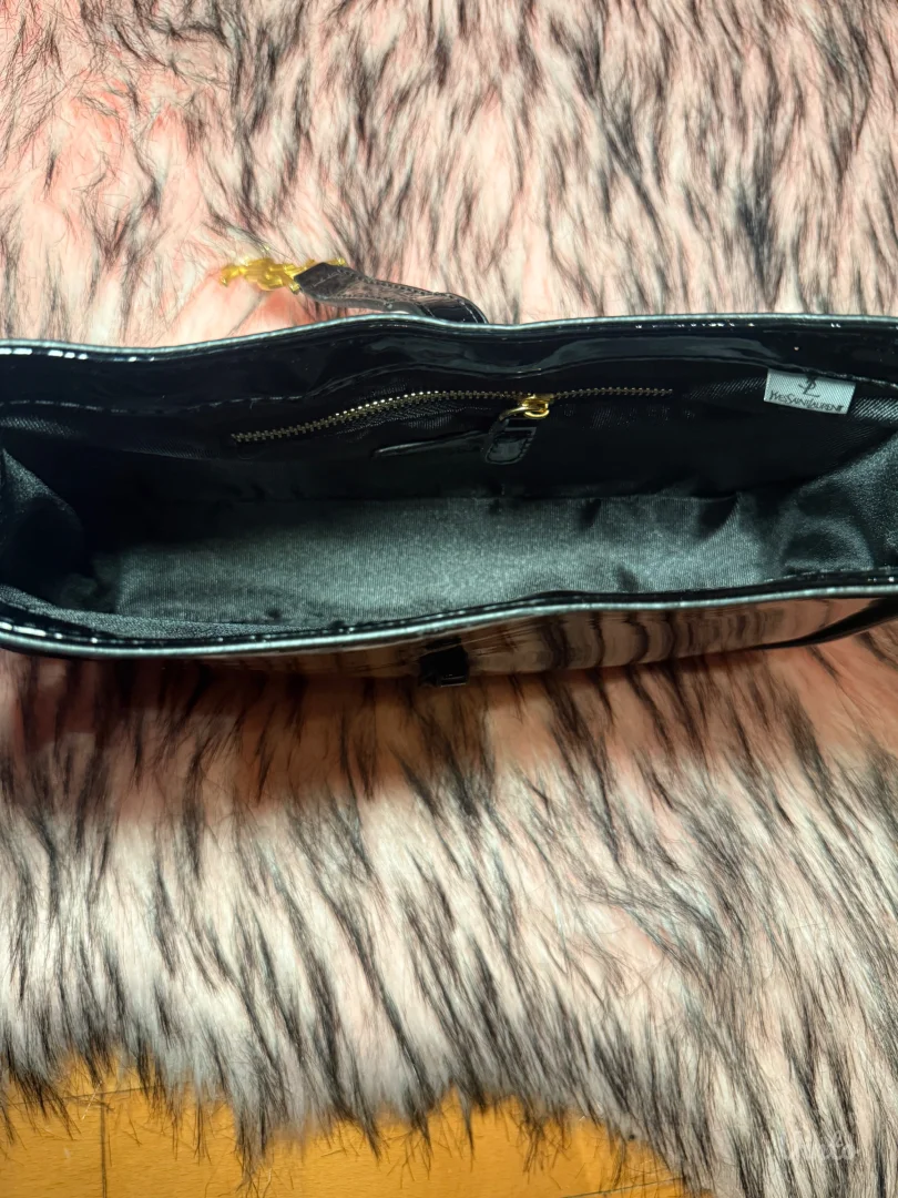 Saint Laurent le 5 à 7 torbica