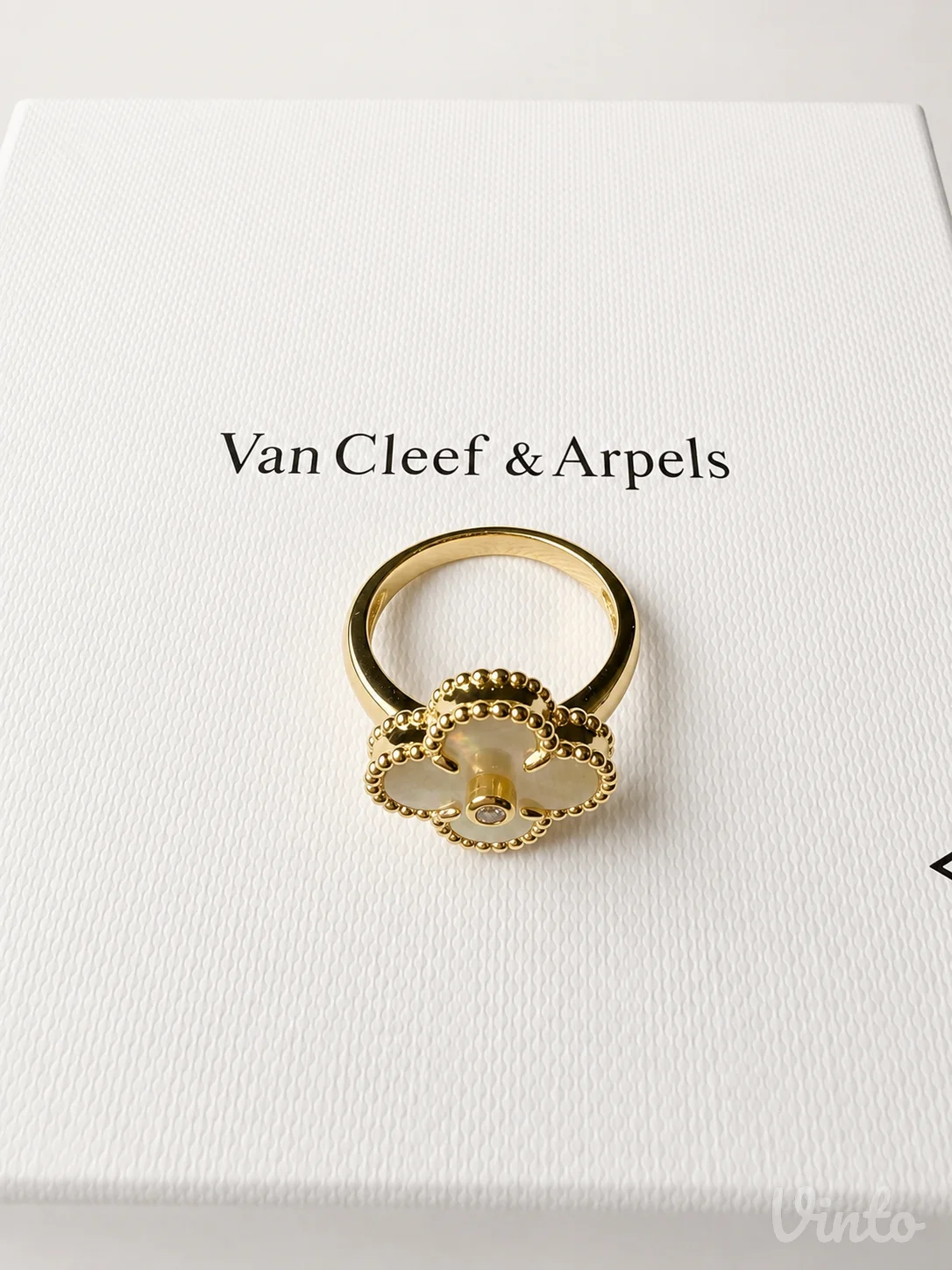 Van Cleef prsten sa detelinom