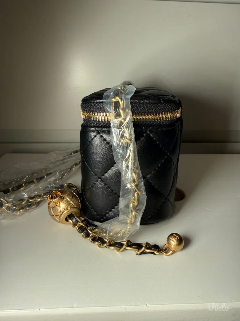 Chanel mini vanity pearl torbica