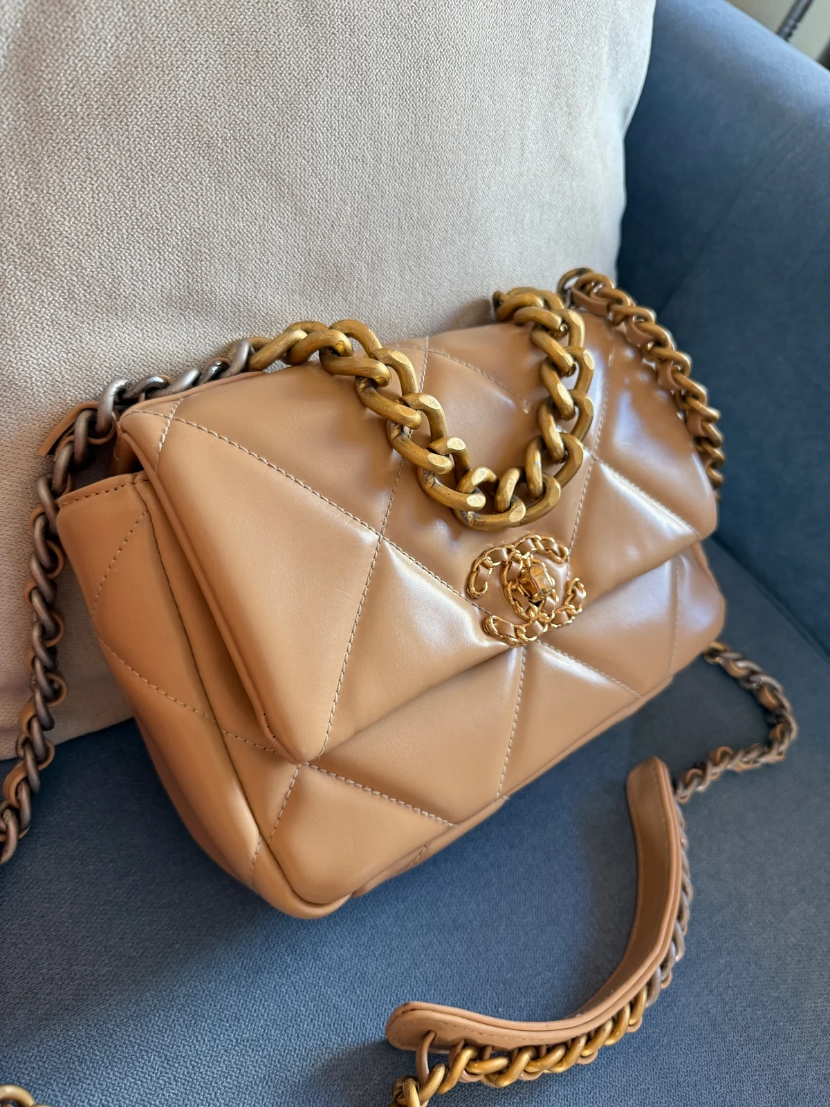 Chanel tasna