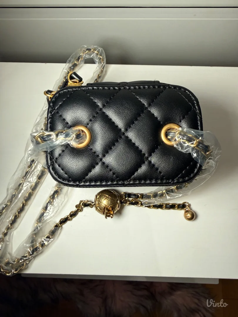 Chanel mini vanity pearl torbica