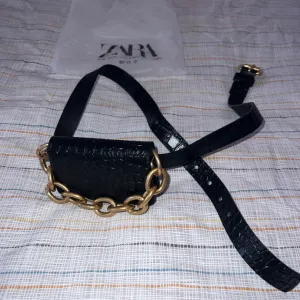 Zara torbica oko struka