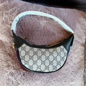 Gucci half moon torbica