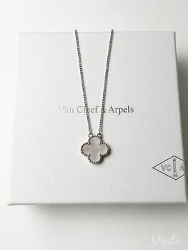 Van Cleef bela ogrlica