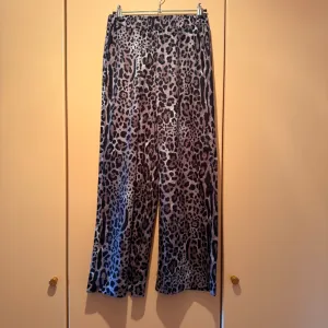 Leopard pantalone
