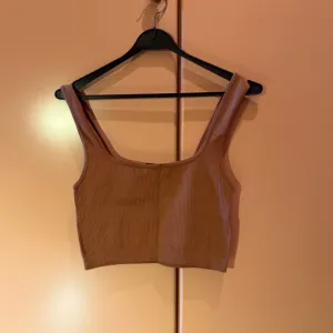 Zara rebrasti crop top