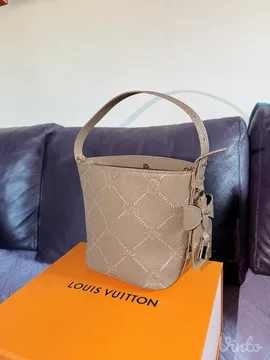 Louis Vuitton bucket torba