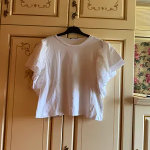 Zara majica sa karnerima