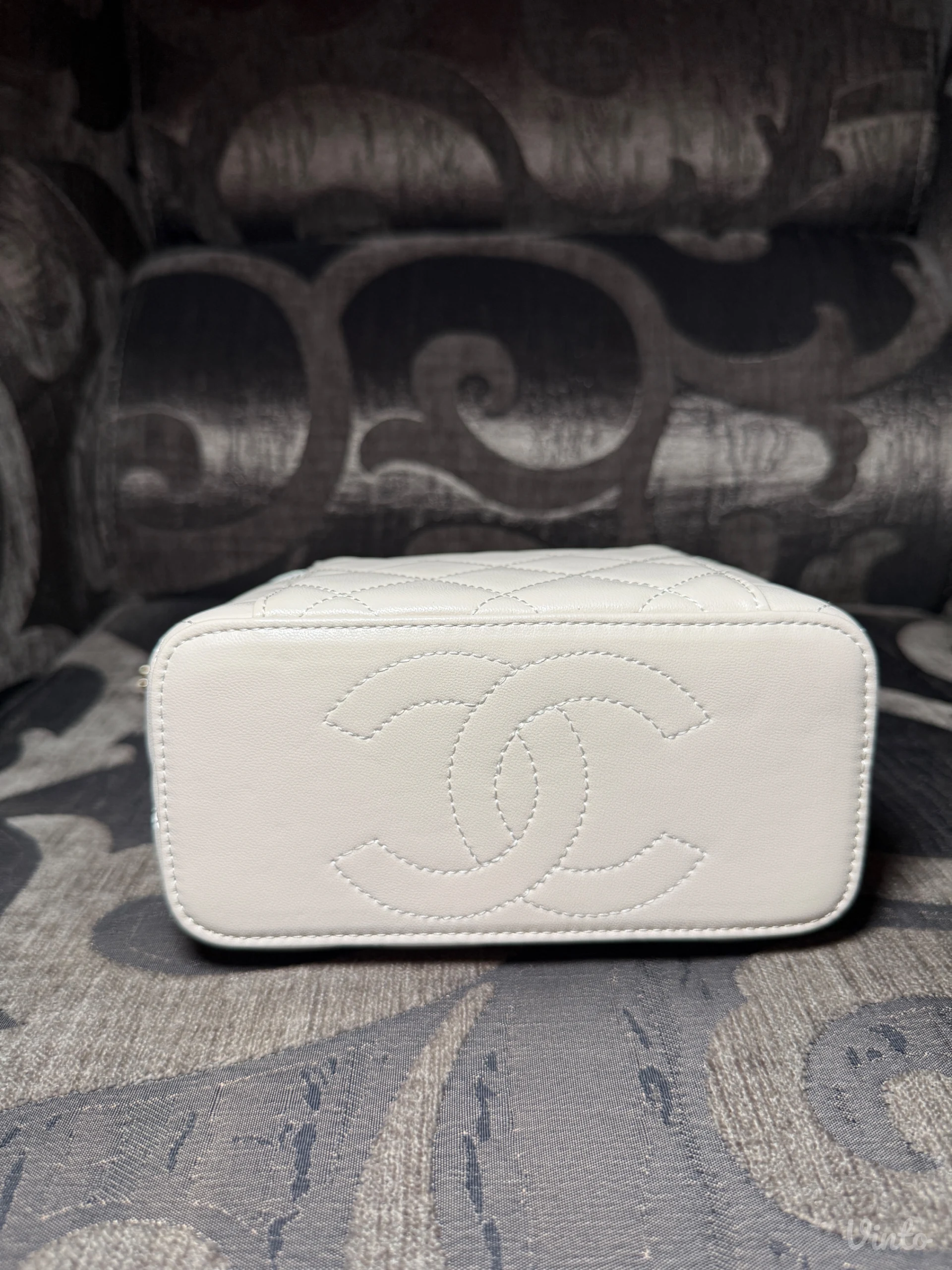 Chanel vanity torbica